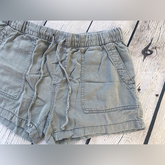 GAP Gray Cotton Cargo Shorts - Picture 2 of 4